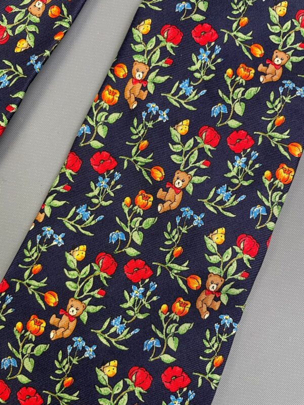 GORGEOUS CLASSIC FLORAL & TEDDY BEAR PRINT WIDE CUT SILK TIE