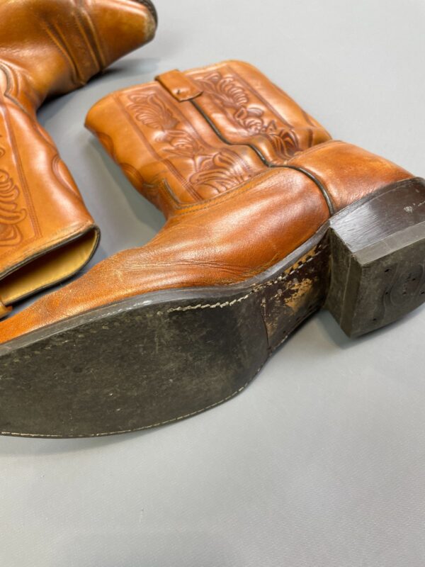 *AS-IS* RAD! ORNATELY EMBOSSED SNIP TOE WESTERN BOOTS