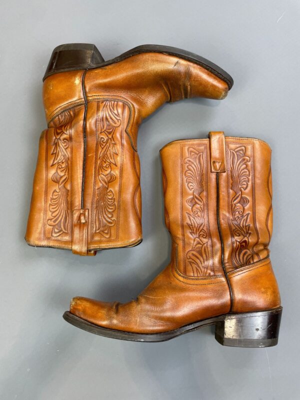 *AS-IS* RAD! ORNATELY EMBOSSED SNIP TOE WESTERN BOOTS