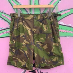 Photo detail:NICE! RETRO 1980S EUROPEAN CAMO SHORTS CUFFED HEM