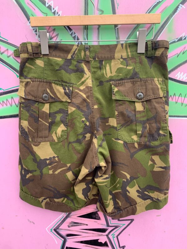 NICE! RETRO 1980S EUROPEAN CAMO SHORTS CUFFED HEM