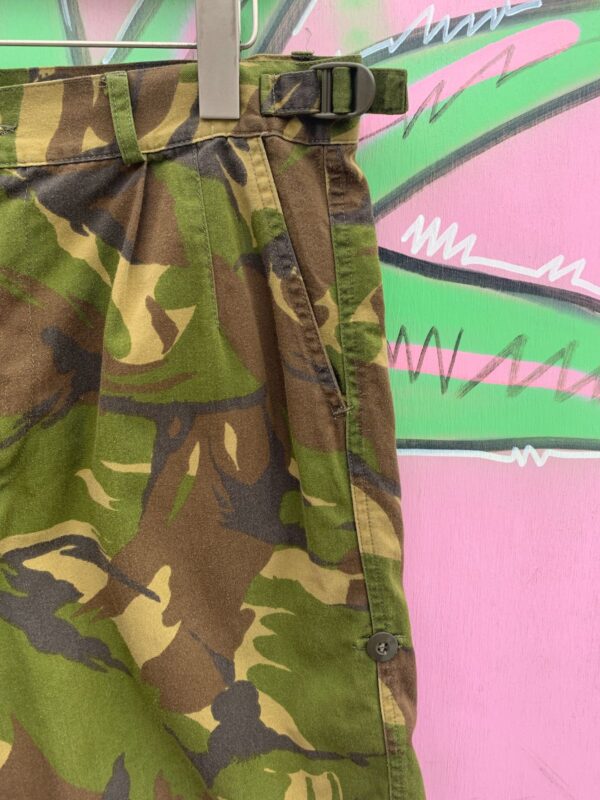 NICE! RETRO 1980S EUROPEAN CAMO SHORTS CUFFED HEM