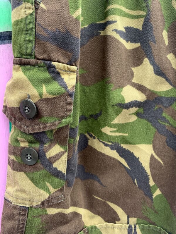 NICE! RETRO 1980S EUROPEAN CAMO SHORTS CUFFED HEM