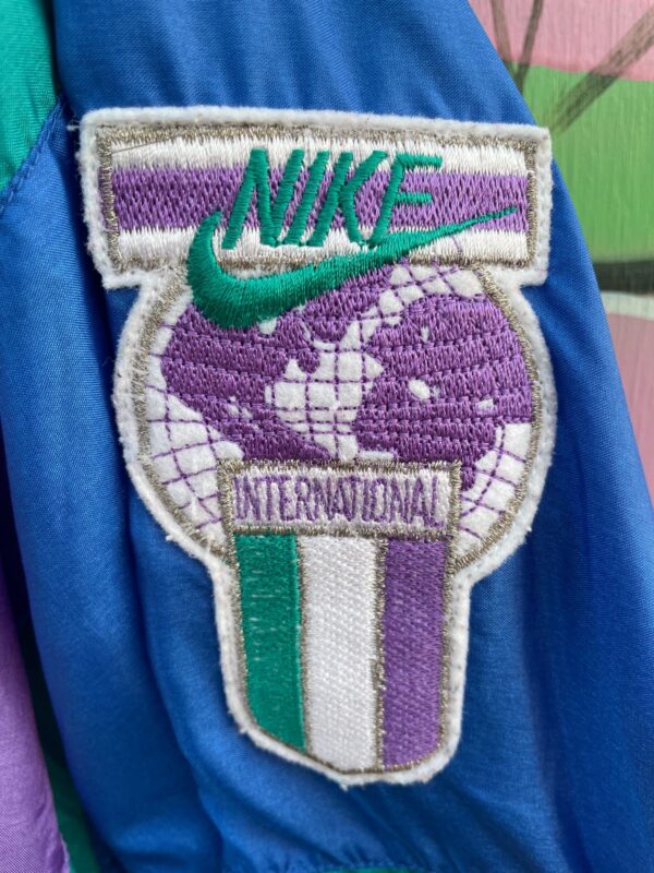 NIKE INTERNATIONAL COLORBLOCK WINDBREAKER JACKET W/ GRAY TAG