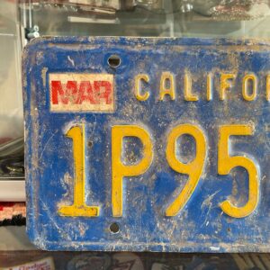 Photo detail:DISTRESSED CALIFORNIA LICENSE PLATE