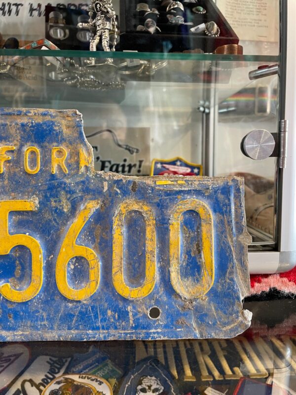 DISTRESSED CALIFORNIA LICENSE PLATE