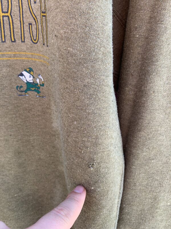 *AS-IS* UNIVERSITY OF NOTRE DAME FIGHTIN' IRISH GRAPHIC CREWNECK SWEATSHIRT