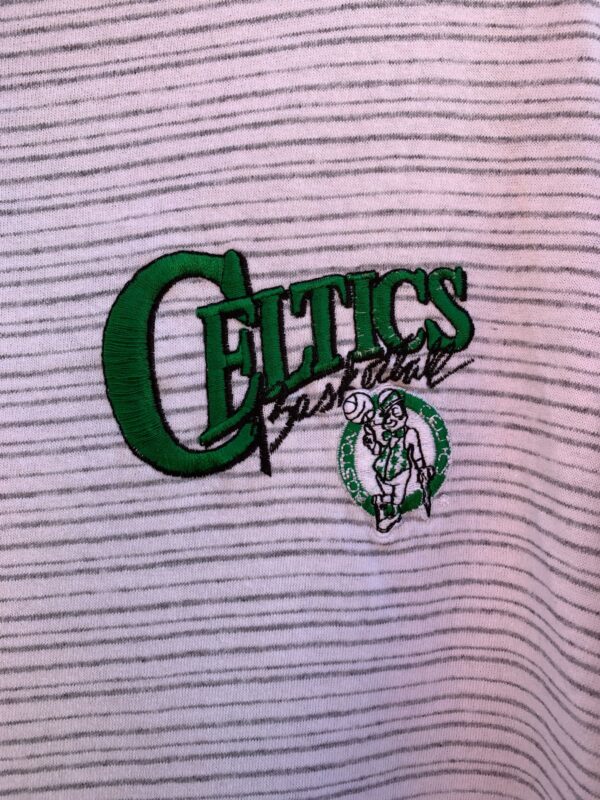 CELTICS BASKETBALL EMBROIDERED LOGO HEATHERED STRIPE T-SHIRT
