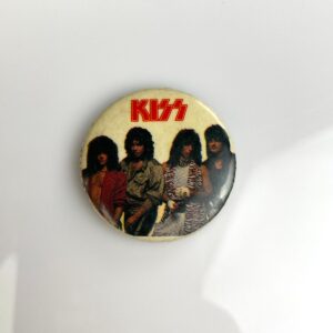 Photo detail:ORIGINAL 1984 KISS BAND MEMBERS BUTTON PIN