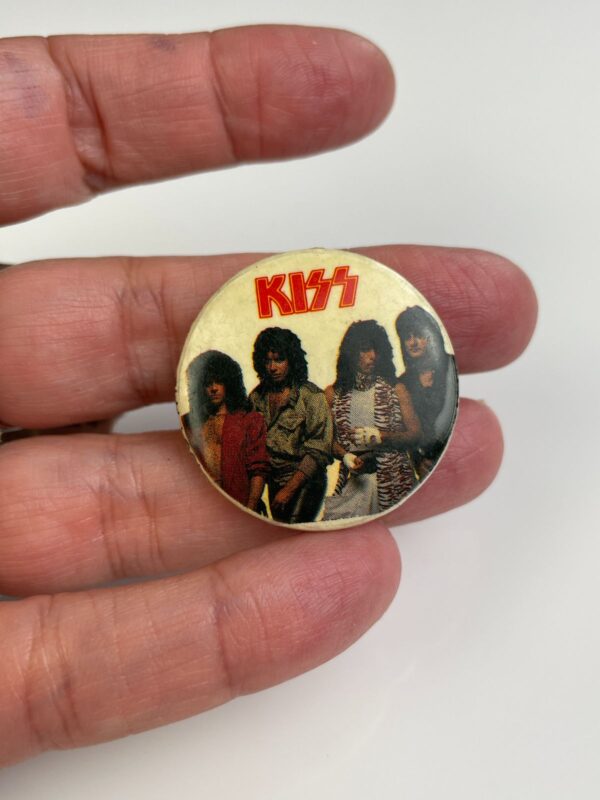 ORIGINAL 1984 KISS BAND MEMBERS BUTTON PIN