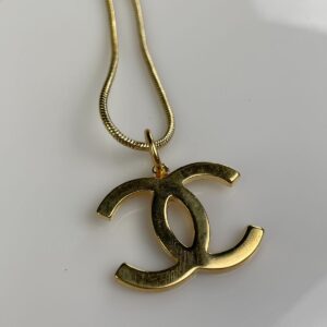Photo detail:18K GOLD PLATED CHANEL LOGO NECKLACE 1980S 18K GOLD PLATED SNAKE CHAIN