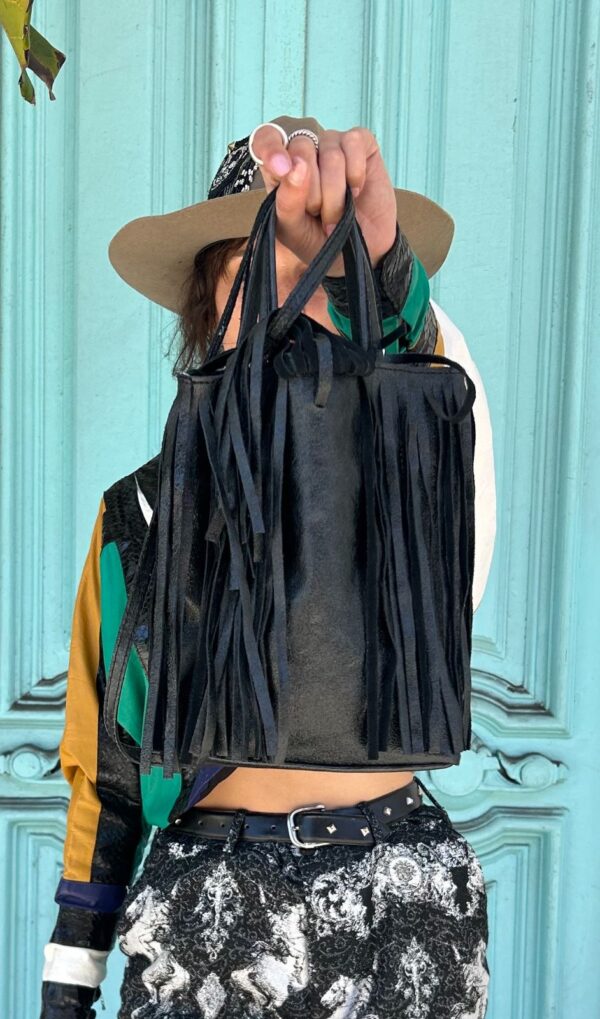 MADE IN ITALY! SHINY LEATHER FRINGE PURSE ATTACHED ZIPPER POUCH