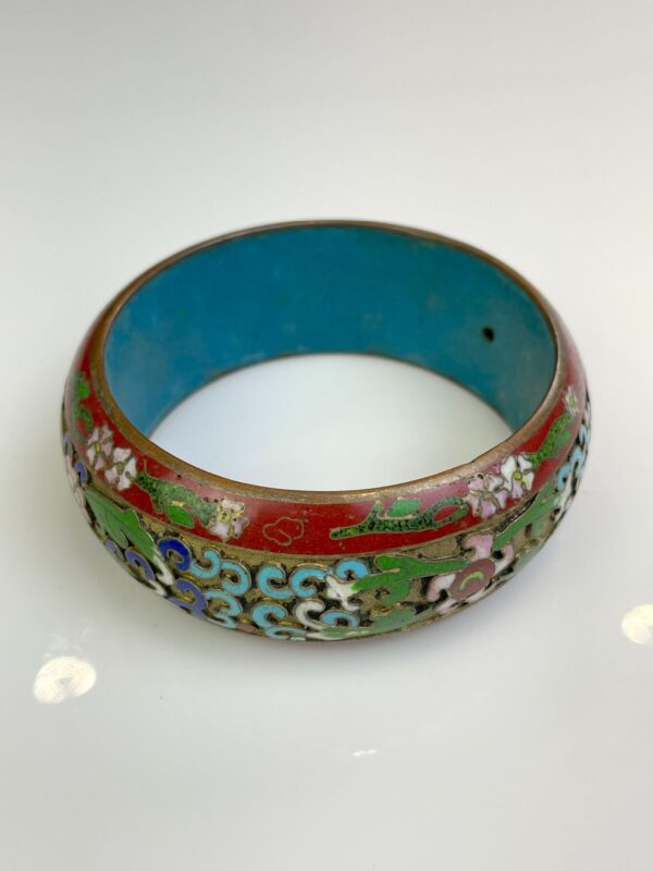 HEAVY, ORNATELY CARVED CHINESE CLOISONNE ENAMEL WIDE BANGLE BRACELET