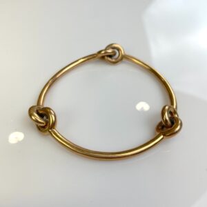 Photo detail:UNIQUE TRIPLE INTERLOCKING CURVED LINK BRACELET