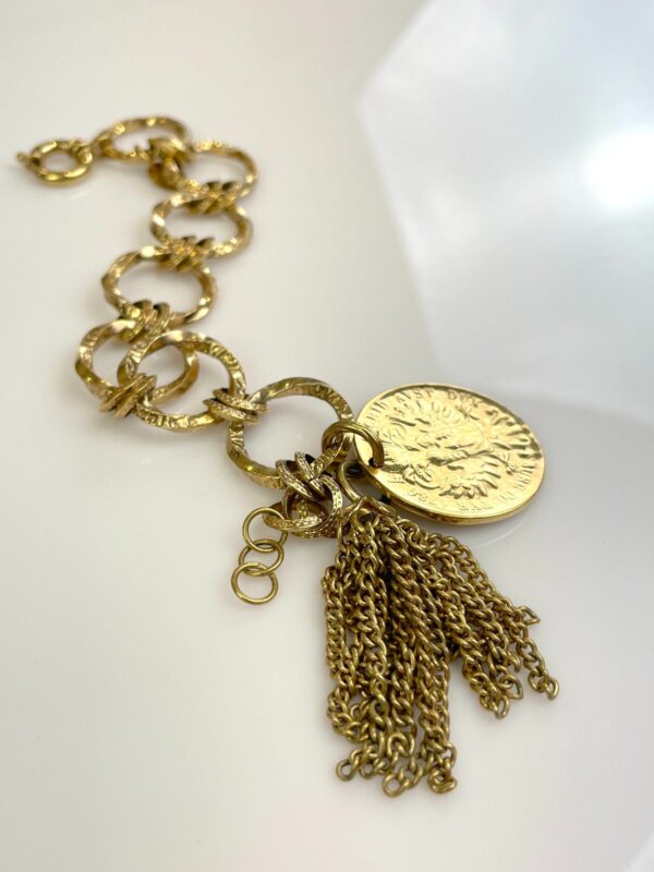 1980S GOLD PLATED TWISTED CHAIN LINK BRACELET, HANGING COIN & TASSEL CHARMS