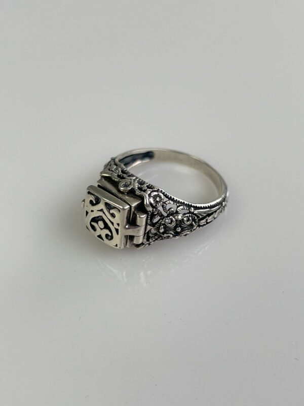 SWEET 925 FILIGREE STYLE STERLING SILVER SNUFF LOCKET POISON RING *STAMPED