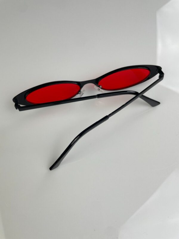 BLACK METAL FRAME CAT EYE SUNGLASSES, RED LENSE