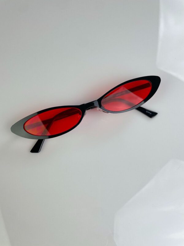BLACK METAL FRAME CAT EYE SUNGLASSES, RED LENSE