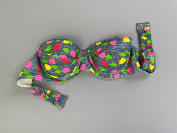 ADORABLE! 1960S FAUX DENIM & COLORFUL TULIP PRINT UNDERWIRE STRAPLESS BRA TOP