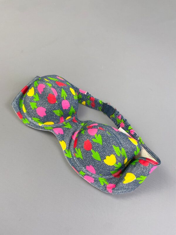 ADORABLE! 1960S FAUX DENIM & COLORFUL TULIP PRINT UNDERWIRE STRAPLESS BRA TOP