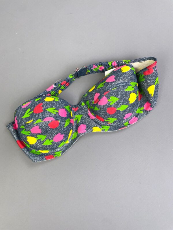 ADORABLE! 1960S FAUX DENIM & COLORFUL TULIP PRINT UNDERWIRE STRAPLESS BRA TOP