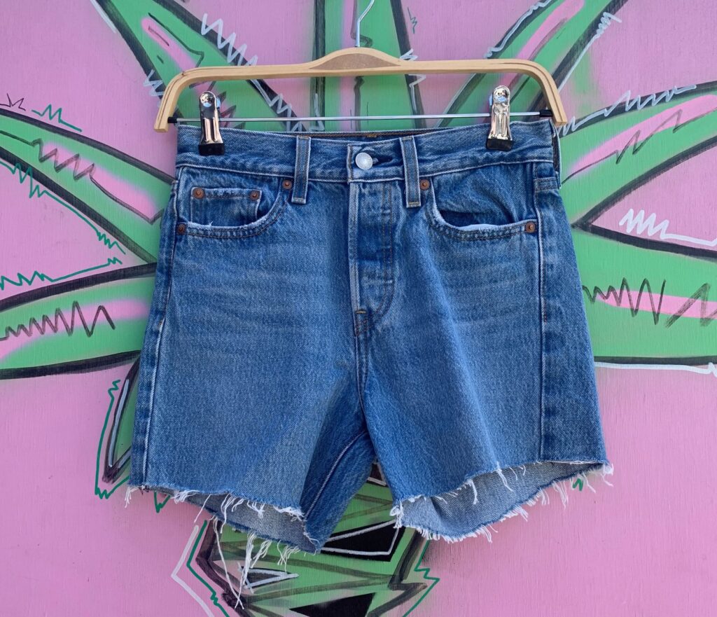 CLASSIC WASH "WEDGIE" FIT CUT OFF DENIM SHORTS