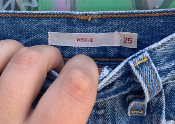 CLASSIC WASH "WEDGIE" FIT CUT OFF DENIM SHORTS