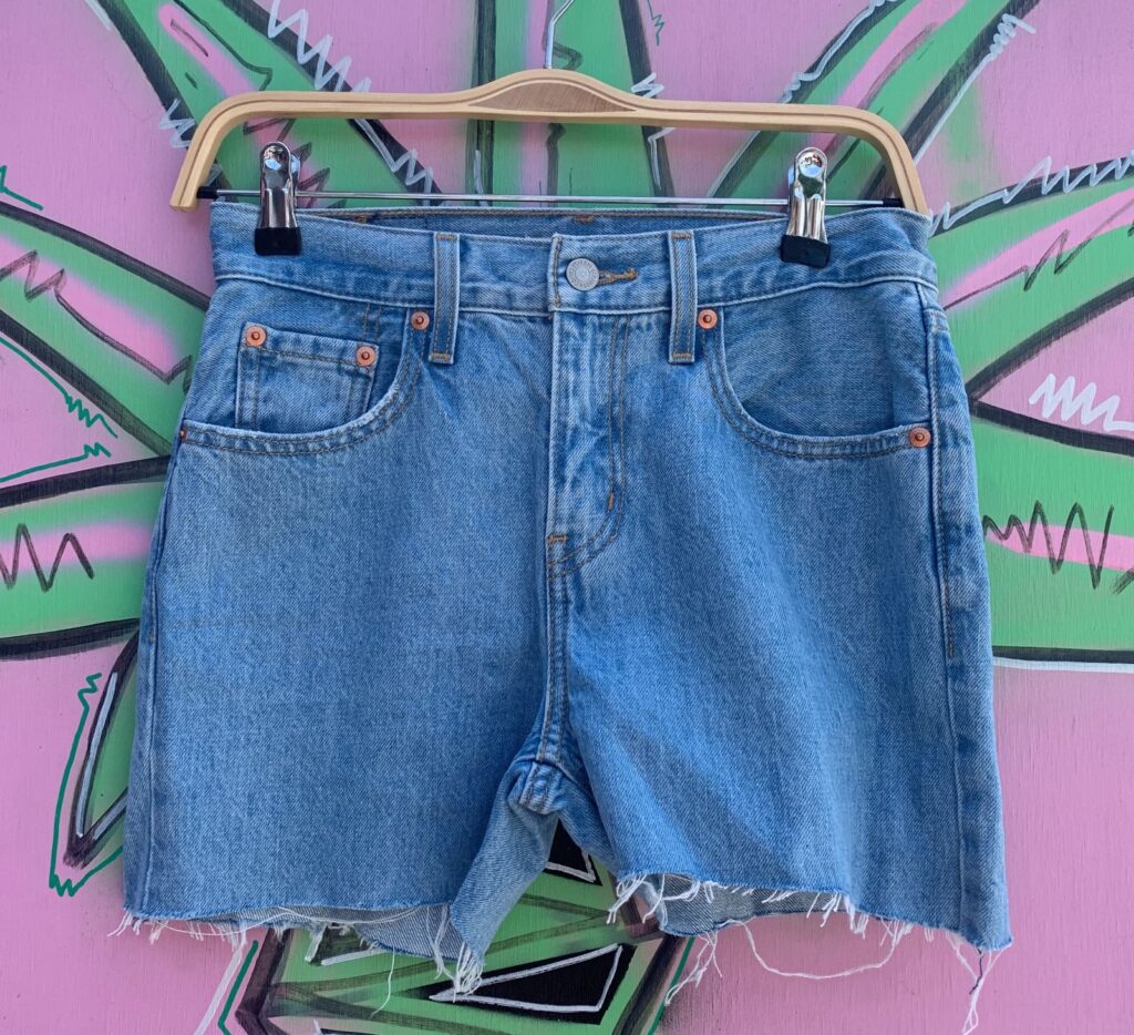 LIGHT WASH LEVIS "LOW PRO" DENIM CUTOFF SHORTS