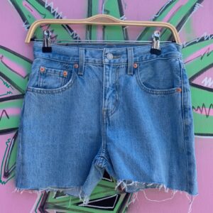 Photo detail:LIGHT WASH LEVIS "LOW PRO" DENIM CUTOFF SHORTS