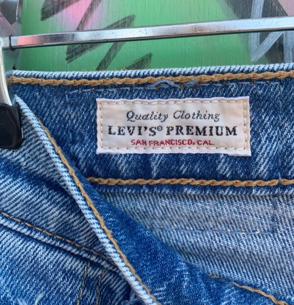 CLASSIC WASH LEVIS 501 SUPER HIGH WAIST DENIM CUTOFF SHORTS