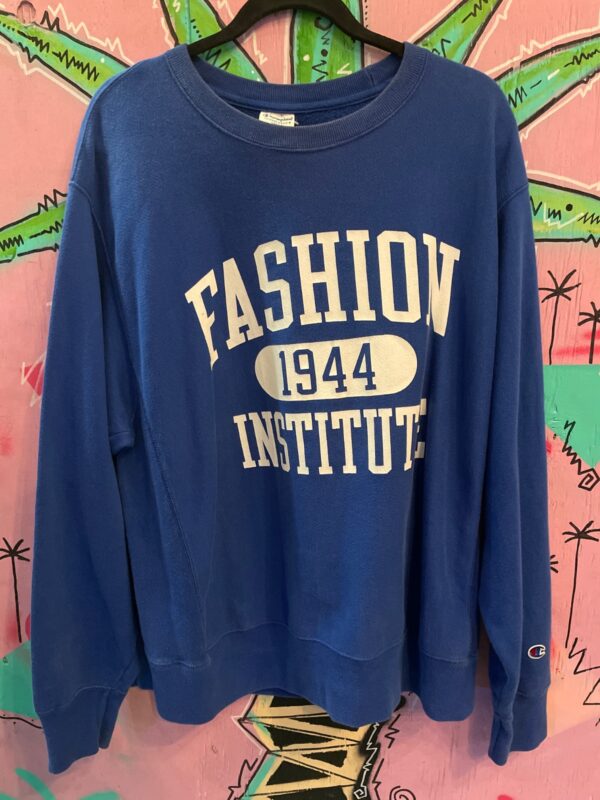 REVERSE WEAVE FASHION INSTITUTE 1944 GRAPHIC CREWNECK SWEATSHIRT