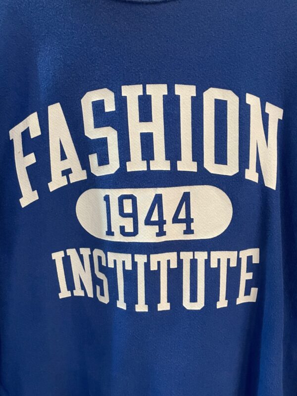 REVERSE WEAVE FASHION INSTITUTE 1944 GRAPHIC CREWNECK SWEATSHIRT