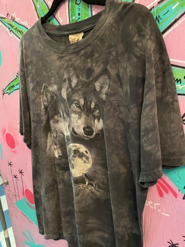 AS-IS HOWLING WOLF PACK MOON CANYON GRAPHIC FADED MINERAL WASH T SHIRT