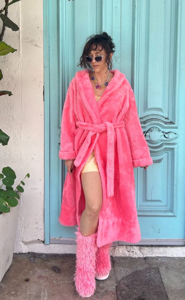 OMG! AMAZE! 1960S FUZZY BUBBLEGUM PINK LOUNGEWEAR BELTED ROBE