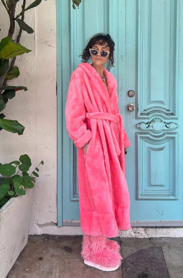 OMG! AMAZE! 1960S FUZZY BUBBLEGUM PINK LOUNGEWEAR BELTED ROBE