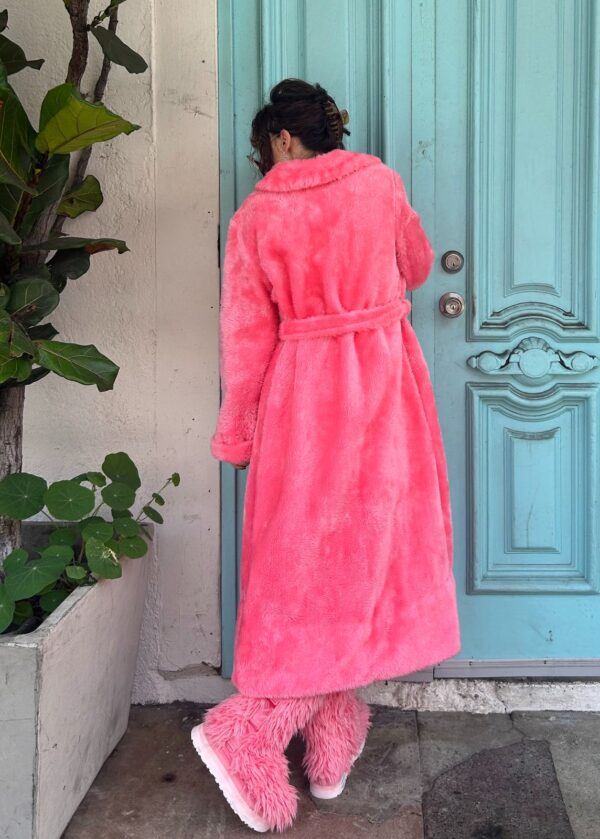 OMG! AMAZE! 1960S FUZZY BUBBLEGUM PINK LOUNGEWEAR BELTED ROBE