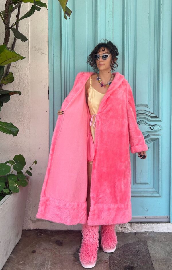 OMG! AMAZE! 1960S FUZZY BUBBLEGUM PINK LOUNGEWEAR BELTED ROBE