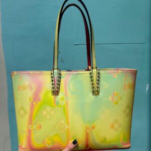 Photo detail:CABATA LOUBINTHESKY PATENT LEATHER TOTE