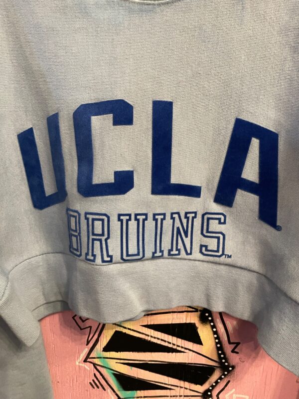 RAD! CROPPED REVERSE WEAVE FLOCKED UCLA BRUINS HEATHERED SWEATSHIRT