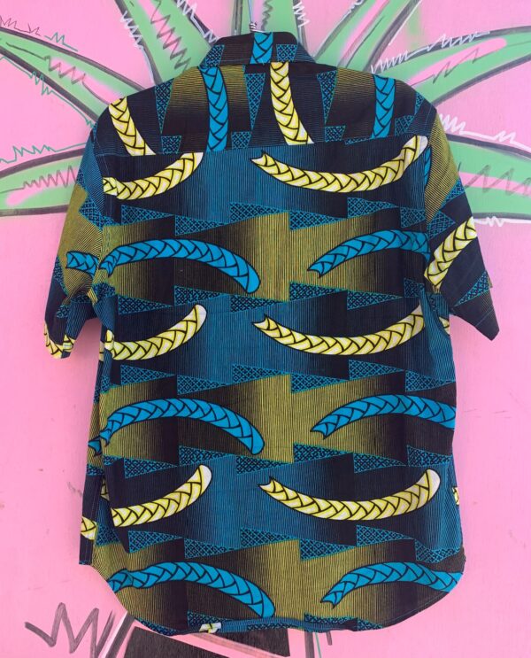 BRIGHT! SUPER FUN AFRICAN PRINT SHORT SLEEVE BUTTON DOWN SHIRT