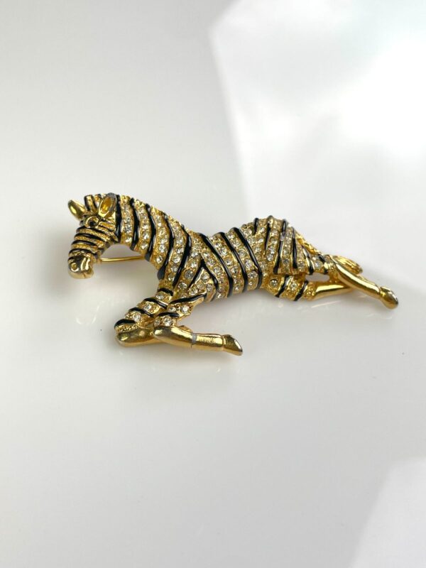 ADORABLE! GALLOPING ZEBRA RHINESTONE & ENAMEL BROOCH *SIGNED