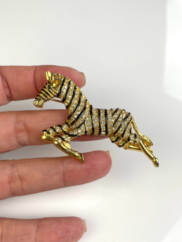 ADORABLE! GALLOPING ZEBRA RHINESTONE & ENAMEL BROOCH *SIGNED