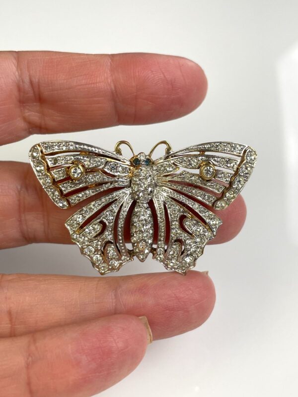 BEAUTIFUL! PAVE RHINESTONE BUTTERFLY BROOCH *SIGNED