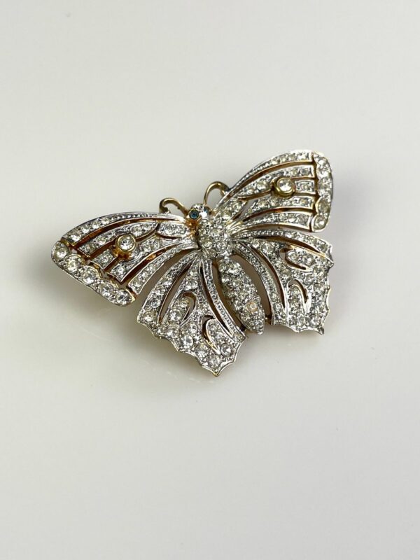 BEAUTIFUL! PAVE RHINESTONE BUTTERFLY BROOCH *SIGNED