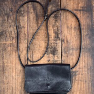 Photo detail:BEAUTIFUL HIGH POLISHED ITALIAN LEATHER CROSS BODY PURSE, FLEUR-DE-LIS STAMPED LOGO