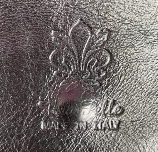 BEAUTIFUL HIGH POLISHED ITALIAN LEATHER CROSS BODY PURSE, FLEUR-DE-LIS STAMPED LOGO