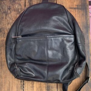 Photo detail:SUPER CUTE! 1990S POLISHED LEATHER ESPRIT BACKPACK TOP SNAP CLOSURE