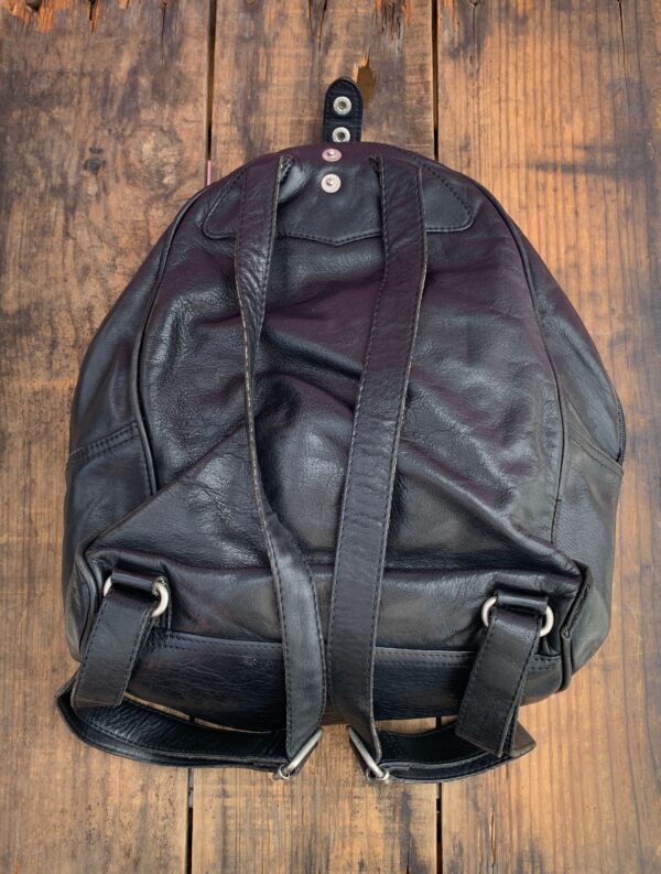 SUPER CUTE! 1990S POLISHED LEATHER ESPRIT BACKPACK TOP SNAP CLOSURE