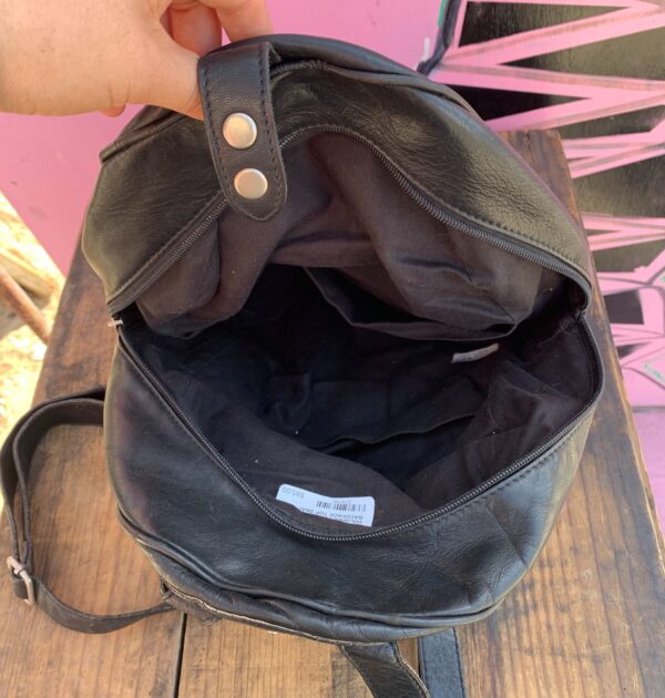 SUPER CUTE! 1990S POLISHED LEATHER ESPRIT BACKPACK TOP SNAP CLOSURE