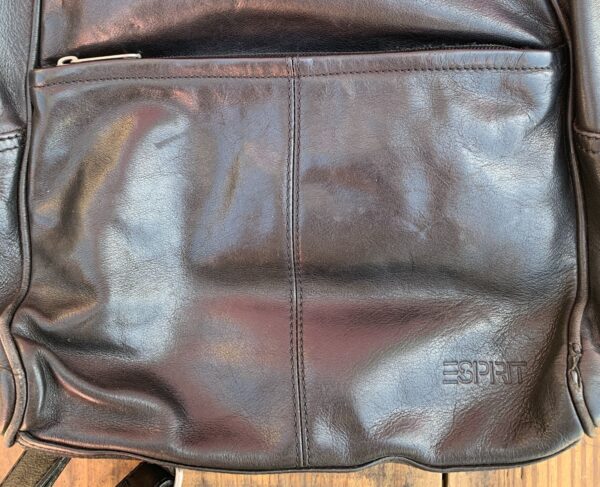 SUPER CUTE! 1990S POLISHED LEATHER ESPRIT BACKPACK TOP SNAP CLOSURE